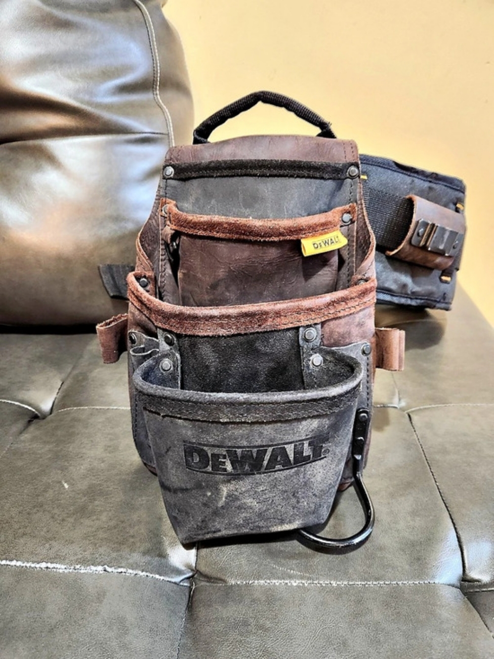 DEWALT Leather Tool Rig Belt Bag Set in Black & Brown Great Condition